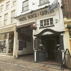 White Horse & Griffin Hotel